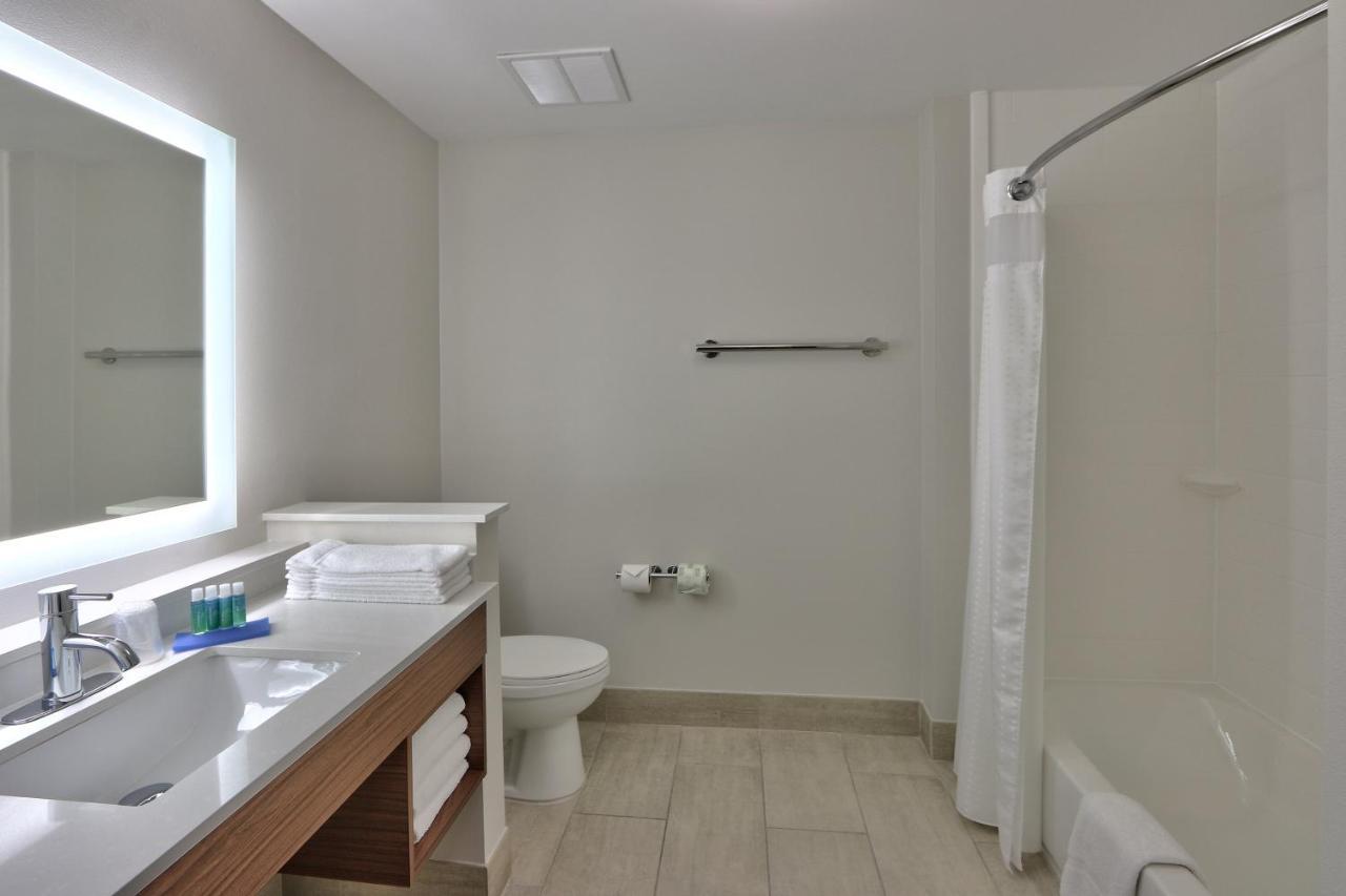 Holiday Inn Express & Suites - Houston East - Beltway 8 By Ihg Cloverleaf Kültér fotó